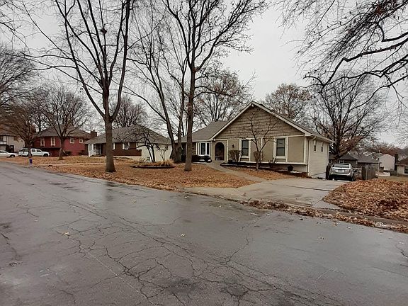 3rd image of 11712 E 60th Ter