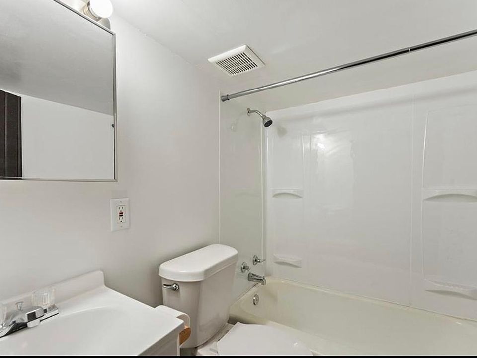 1st image of 232 Dearborn St #232/236