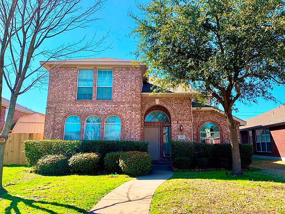 2nd image of 815 Ashley Pl