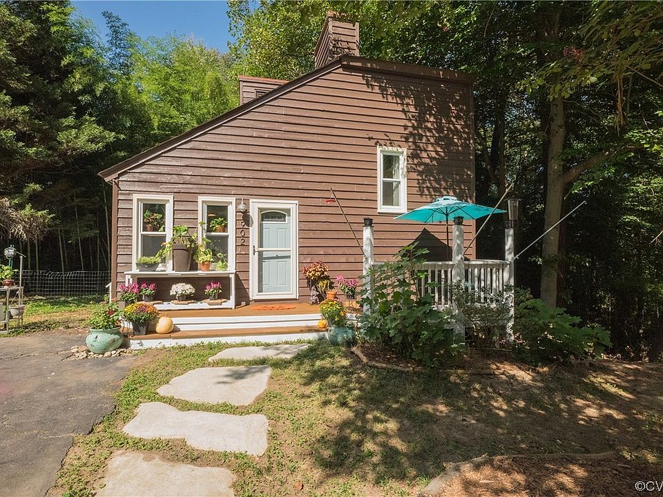 1st image of 902 Arch Hill Pl