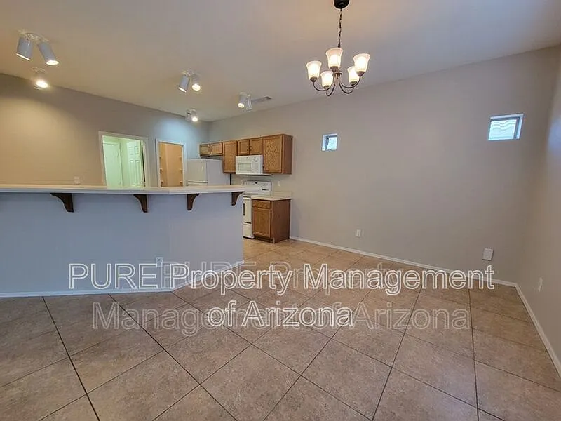 3 bed, 2.5 bath, 2255 sqft, $2,075 — Photo 4