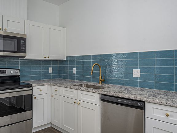 3rd image of 637 E Anderson St #11498778