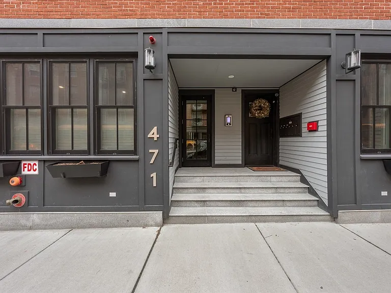 471 Hanover St #2 — Photo 15