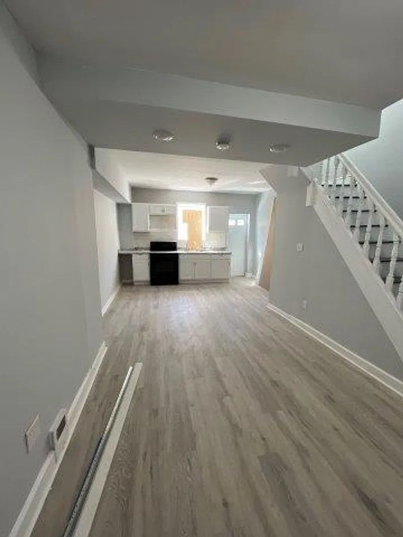 Stunning Renovated, & great location — Photo 1