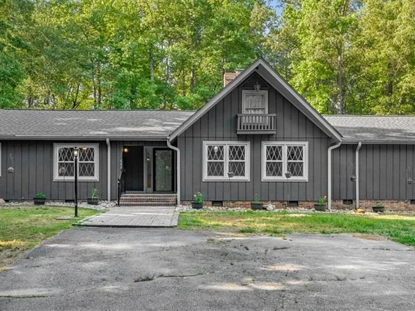 6401 Staffordshire Dr, High Point, NC 27263