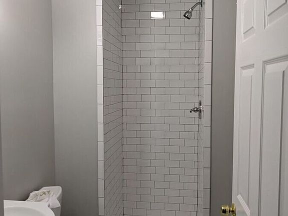 3rd image of 122 E Main St