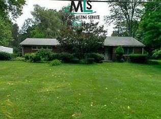 5441 Doherty Dr, West Bloomfield, MI 48323