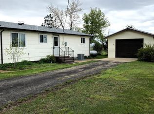 27 Lincoln St NE, Killdeer, ND 58640