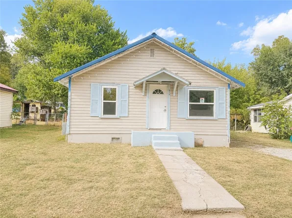 510 4th St, Anderson, MO 64831