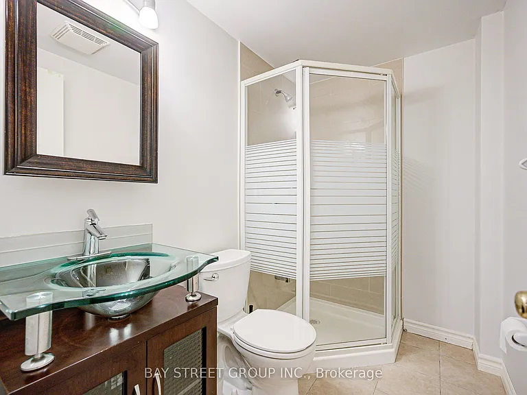 43 Tower Bridge Cres — Photo 25