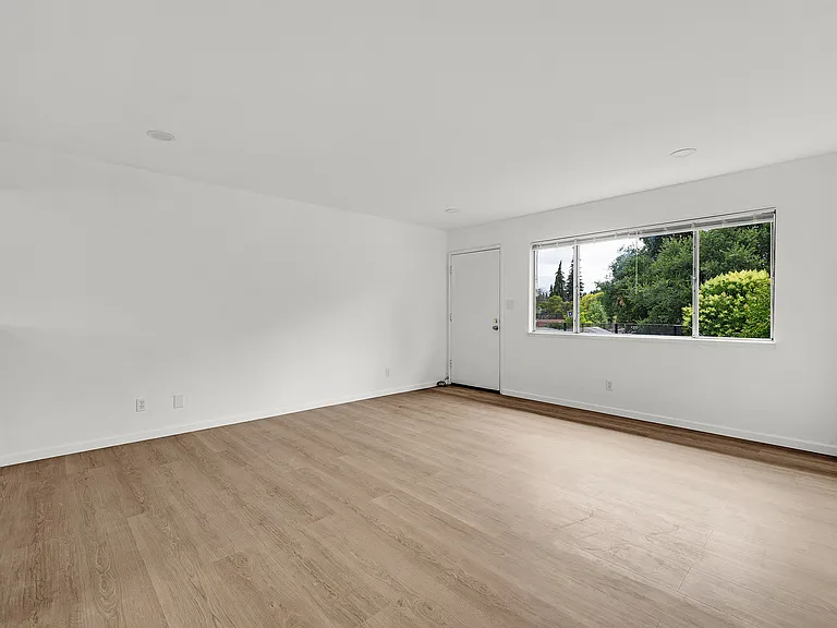 1364 C St #3 — Photo 4