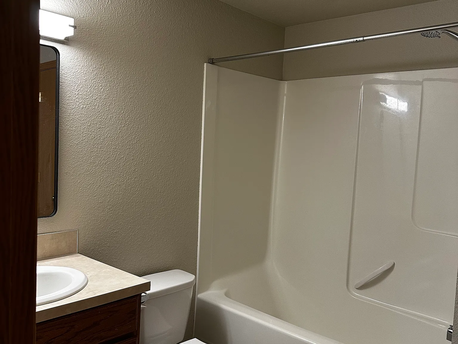 2 bed, 1000 sqft, $2,100 — Photo 2