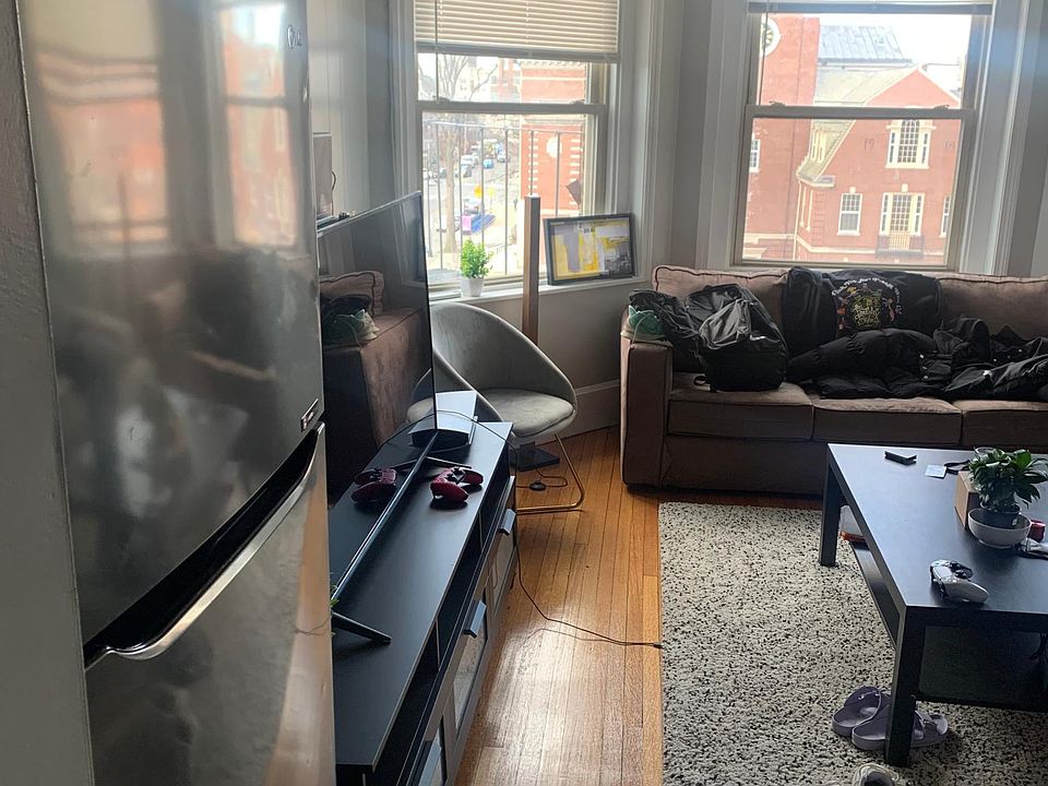 2nd image of 880 Beacon St #41
