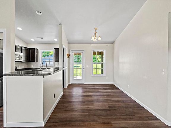 5th image of 186 Christy Dr