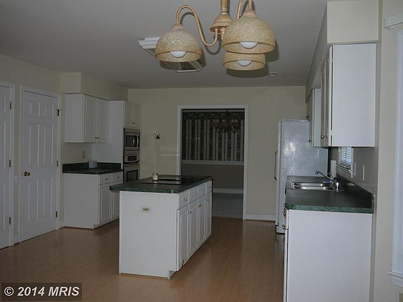 4th image of 10400 Norfolk Way