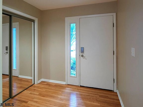 3rd image of 1642 Woodledge Cir