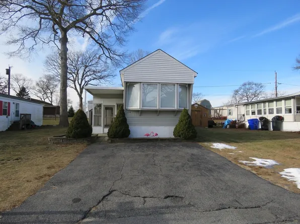 28 Daisy Ave, Taunton, MA 02780