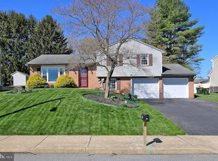 77 E Mohler Church Rd, Ephrata, PA 17522