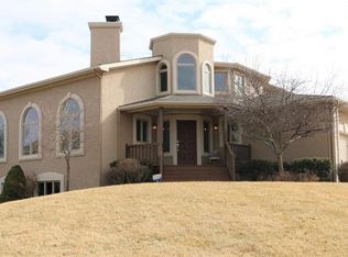 901 SW Raintree Dr, Lees Summit, MO 64082