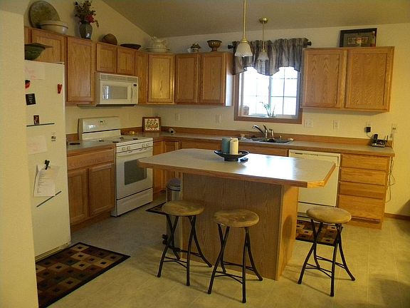 Eat-In Kitchen