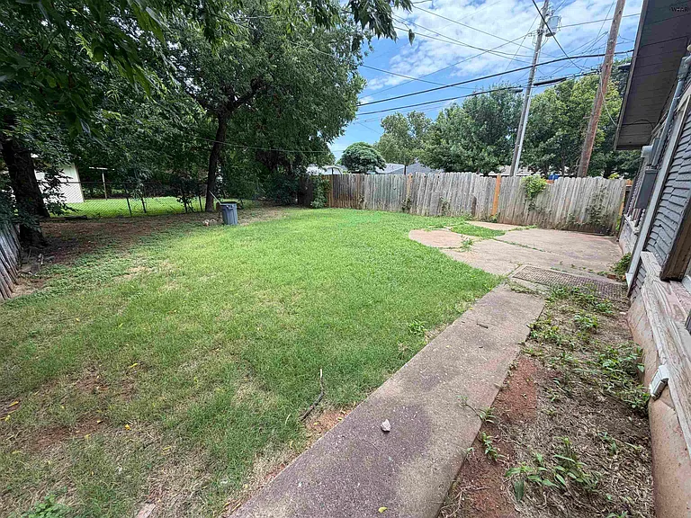 2206 Avenue E — Photo 11