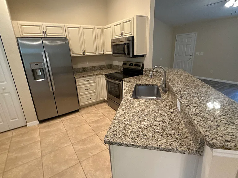 Come and make all your meals in a this beautiful kitchen.
