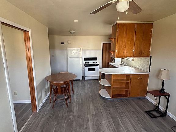 3rd image of 270 Center St