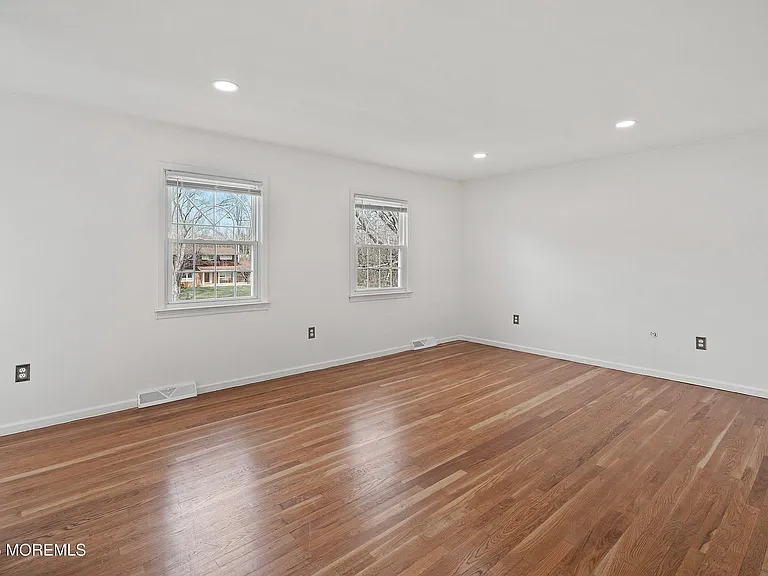 10 Monroe Ct — Photo 22