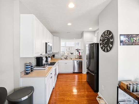 4th image of 3490 Miljoie Dr