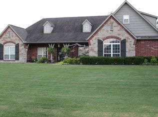 374 Sycamore Ln, Pryor, OK 74361