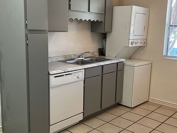 3rd image of 307 North Dr APT B