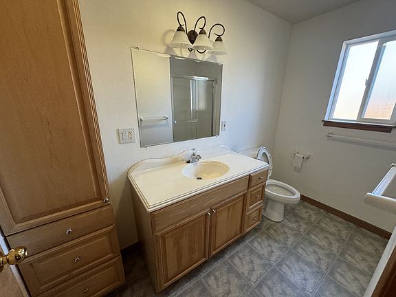 4th image of 1326 Stanton Ave