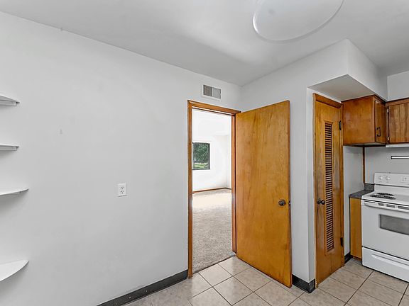 2nd image of 1772 Lombard St