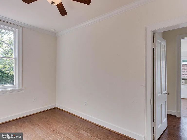 Back bedroom, alternative view