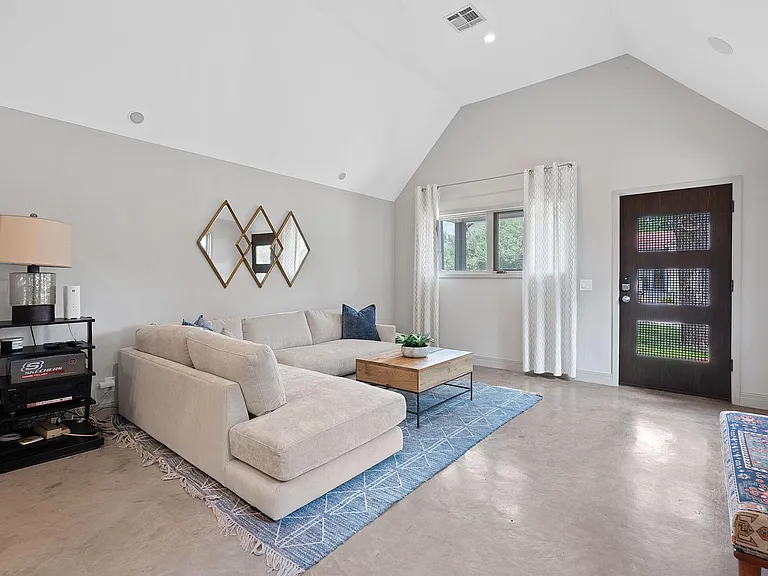 1509 Juliet St — Photo 4
