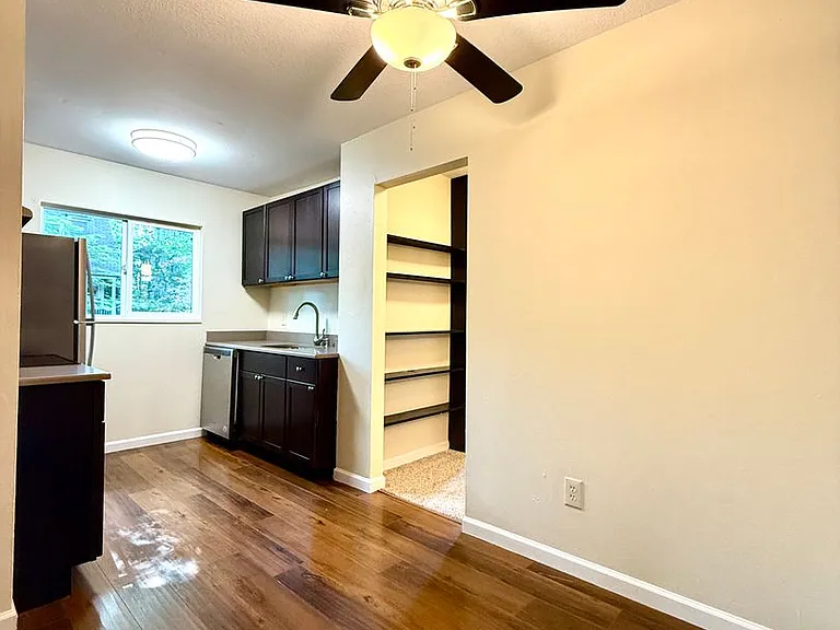 1626-1646 SE Ash St. Portland, OR 97214 — Photo 9