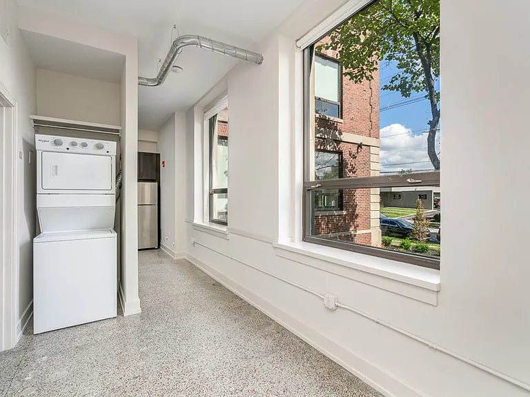 875 Michigan Ave — Photo 10