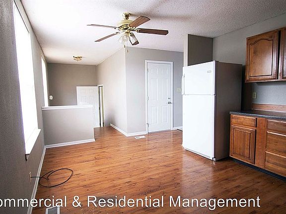 4th image of 1204 N Vista Dr