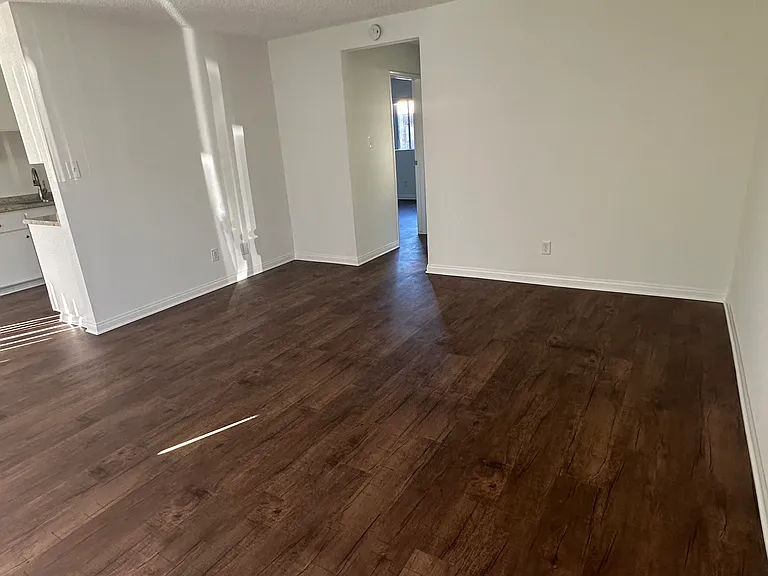 16205 Woodruff Ave — Photo 8
