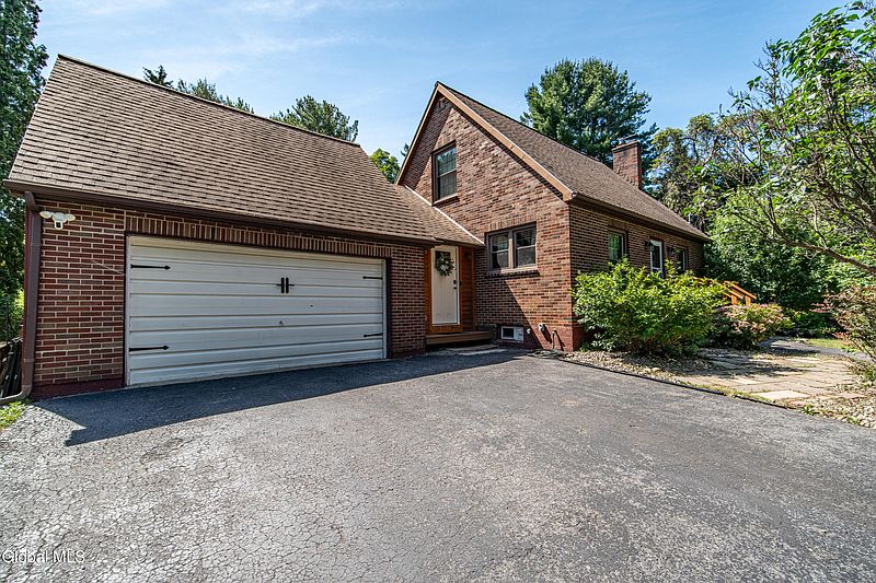 3rd image of 663 Sacandaga Road