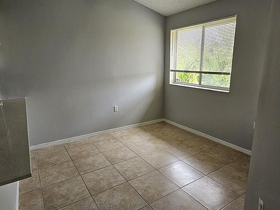 4th image of 18304 Glenmoor Dr