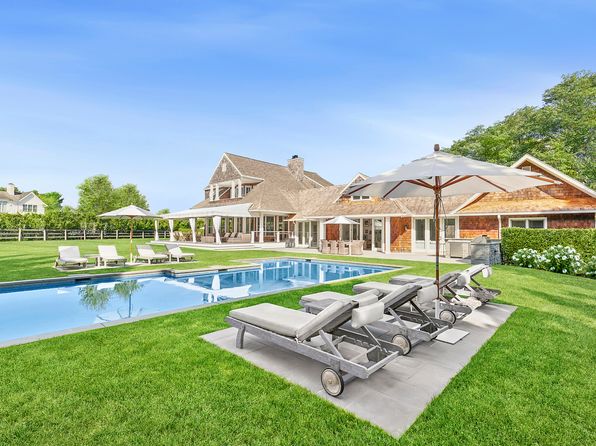 470 Edge Of Woods Rd