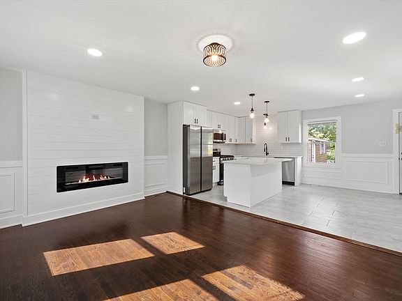 3rd image of 21636 Clyde Ave
