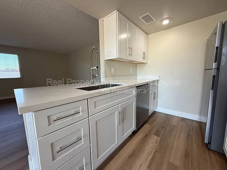 828 E Joan D Arc Ave — Photo 7