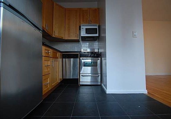 2nd image of 422 E 117th St #3P