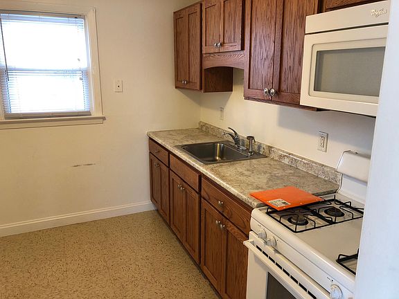 2nd image of 124 Woodward Ave #Lower1