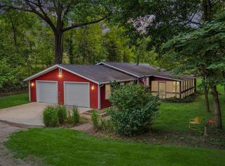 26302 Elsah Hills Dr, Dow, IL 62022
