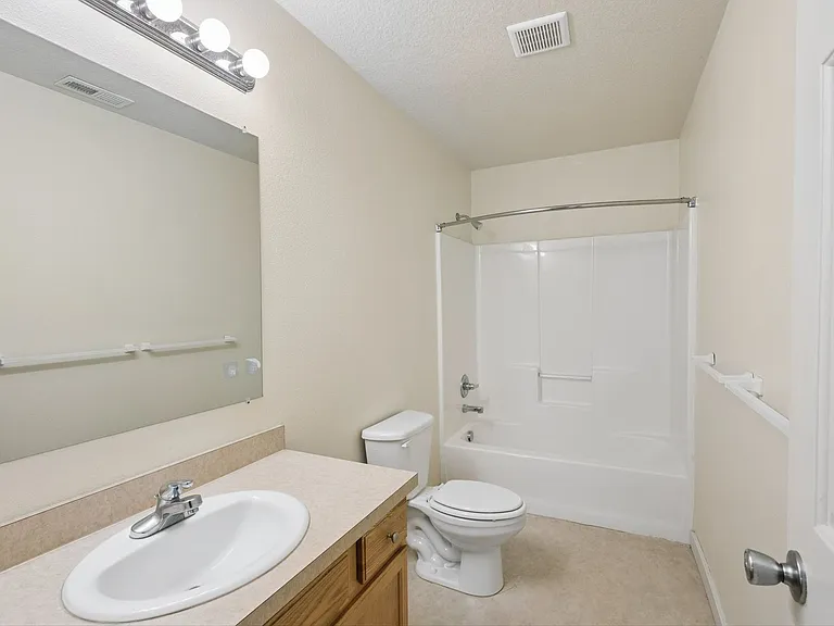 Roberts Court Townhomes — Photo 52