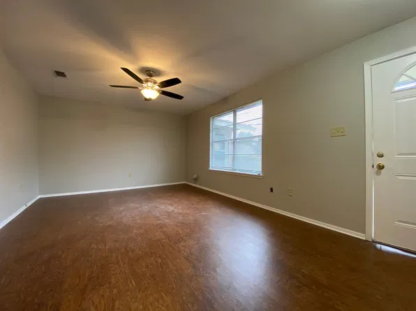 7304 Sanger Ave #C, Woodway, TX 76712