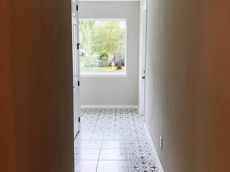 1034 Herman Ave — Photo 12